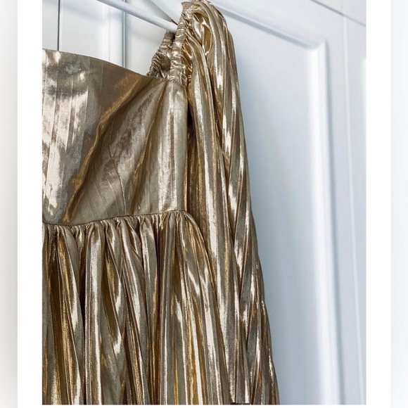 Handmade gold pleated dress with bell sleeves - Picture 3 of 9